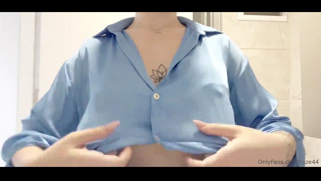 Mavi Gomlek Açıp Göğüs Gösteriyor · Haze44 İfşa Videosu